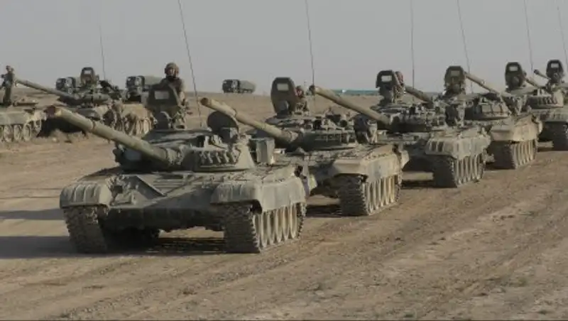 Десантники переводят военную технику и вооружение на зимний период эксплуатации