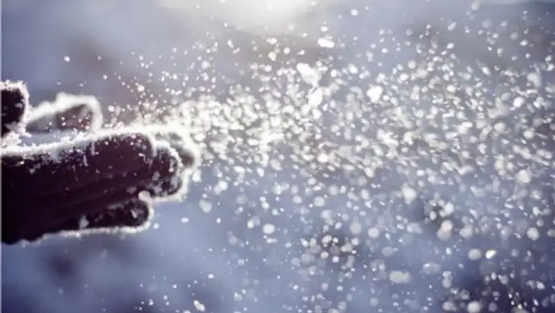 Более 1500 человек убирают снег в Алматы