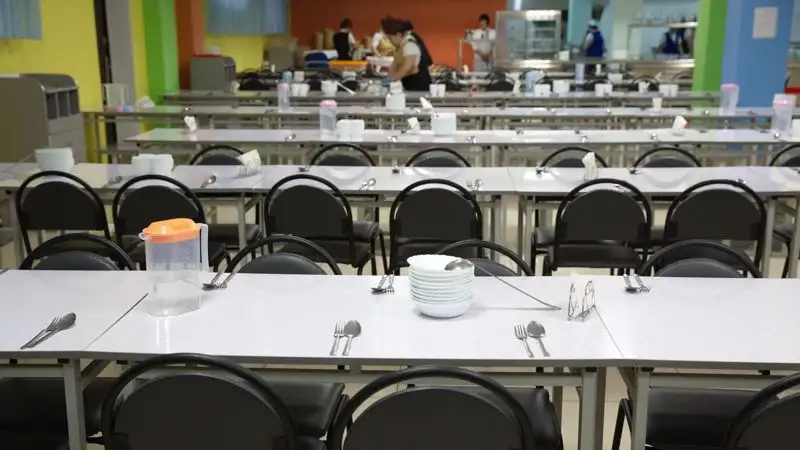 Ученик нашел червя в школьном обеде в Павлодаре