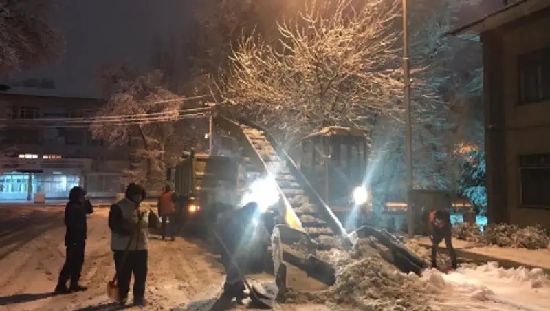 12 сантиметров снега выпало в Алматы