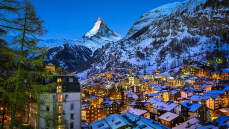 В Швейцарии лавина заблокировала 13 тысяч туристов