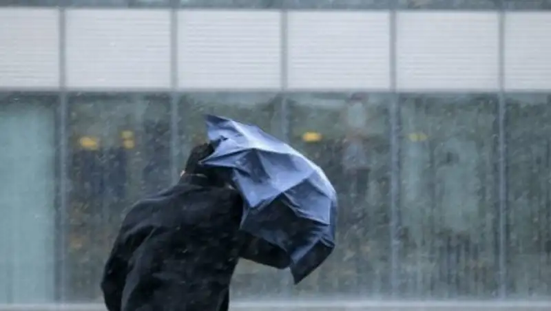 Штормовое предупреждение объявлено в четырех областях Казахстана