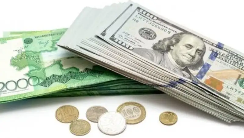 Доллар в обменниках Казахстана поднялся до 340 тенге