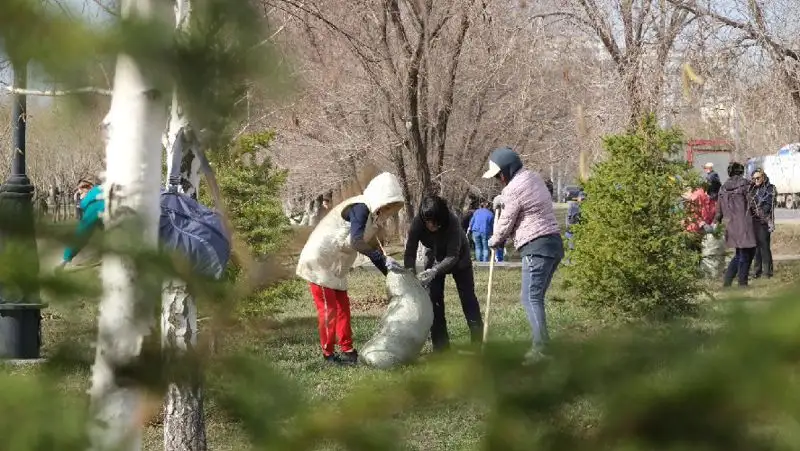 Свыше 62 тысяч жителей столицы приняли участие в общегородском субботнике