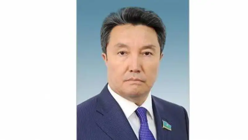 Освобожден от должности директор "Библиотеки Елбасы"