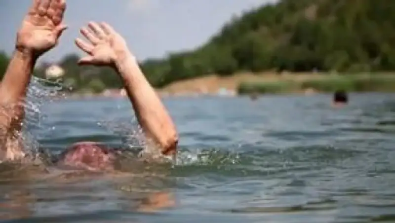 Ақсуда Ертіс өзенінің саласында 34 жастағы ер адам батып кетті 