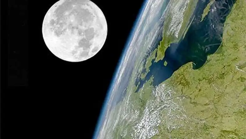 Первые туристы отправятся к Луне на "Союзах"