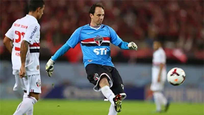 Вратарь-бомбардир забил 130-й гол в карьере