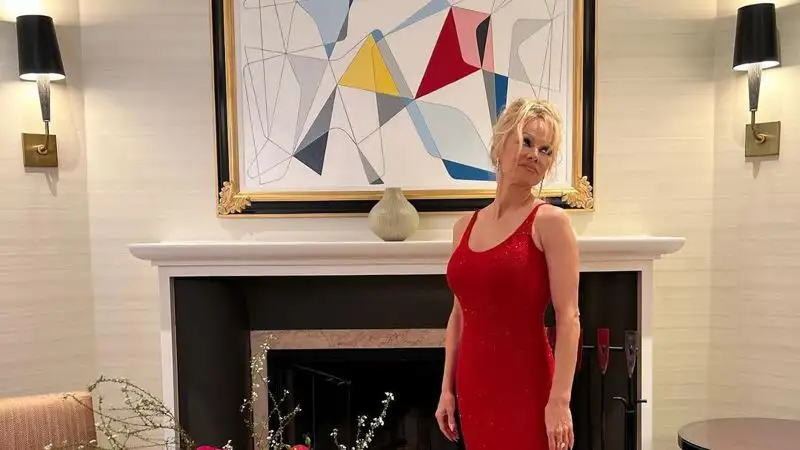 Памела Андерсон опубликовала редкие фото с сыновьями