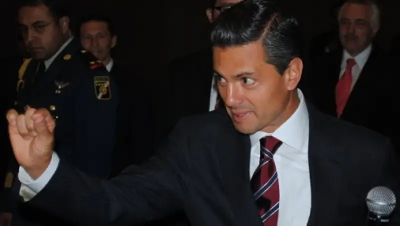 Президент Мексики выписан из госпиталя после операции