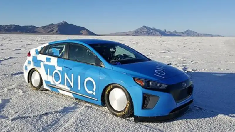 Гибридный седан Hyundai Ioniq установил рекорд скорости