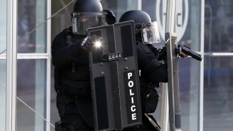 Правительство Франции предложило продлить режим ЧП до конца июля