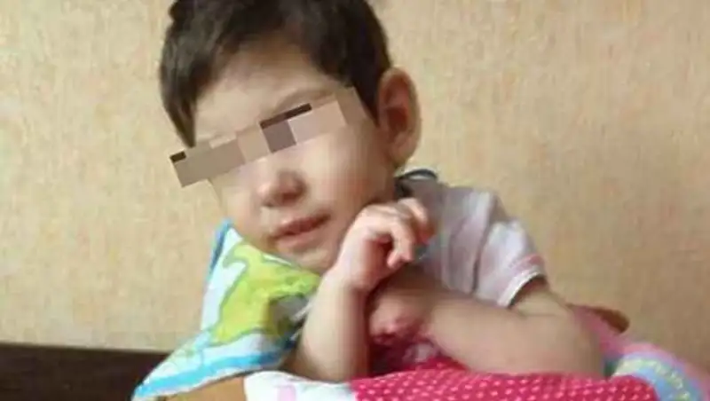 Родители девочки, убитой няней, лечили ее от тяжелого недуга