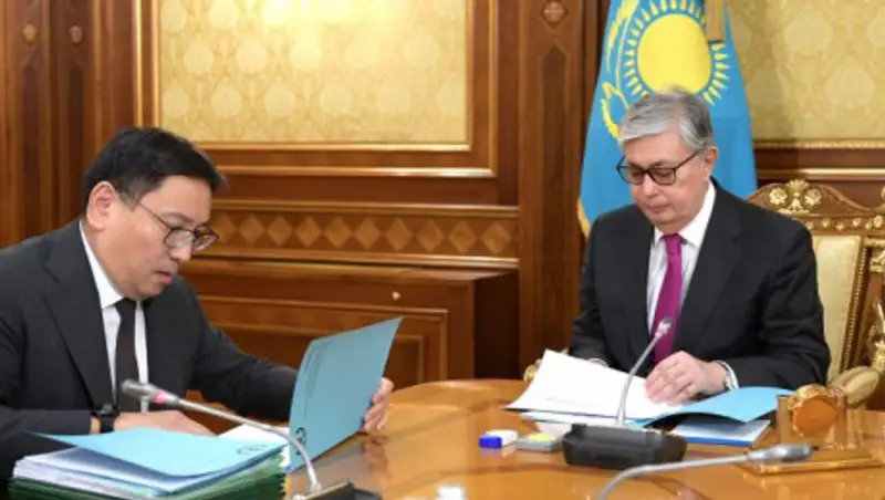 Токаев поручил главе Нацбанка контролировать изменения валютного курса