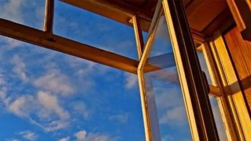 Костанайская школьница выбросилась из окна 6 этажа