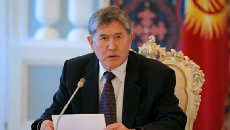 Атамбаев перечислил врагов народа и назвал их "дерьмократами"