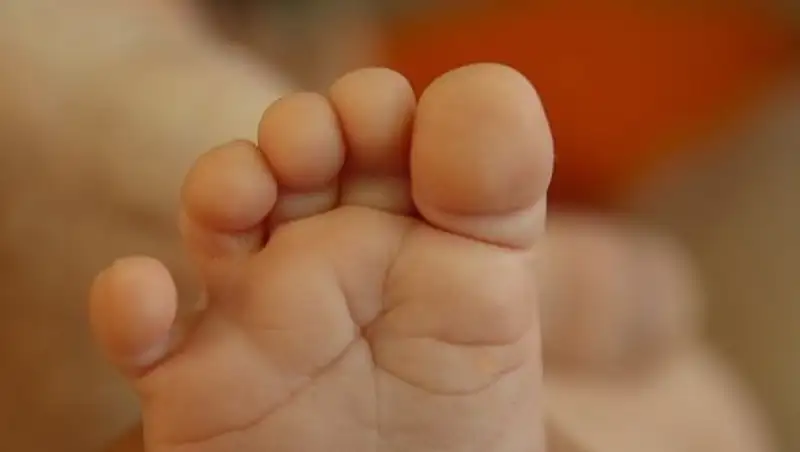 В Акмолинской области на руках у спящей матери погиб младенец