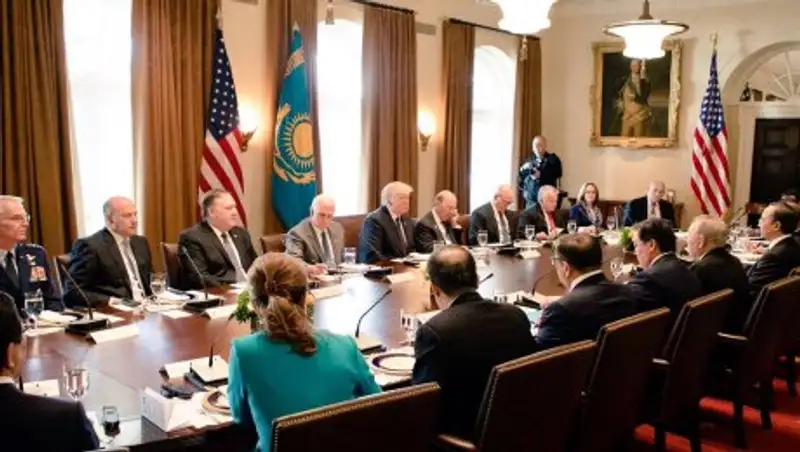 Назарбаев встретился с вице-президентом США