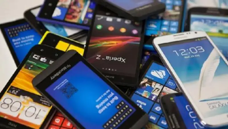 МОН РК: Запретить смартфоны или нет, школы могут решать самостоятельно