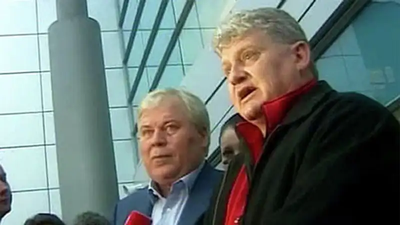 Сноуден-отец посоветовал сыну остаться в России и не возвращаться в США, фото - Новости Zakon.kz от 17.10.2013 16:39