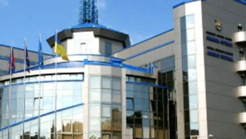 В Киеве фанаты подожгли крышу здания Федерации футбола Украины