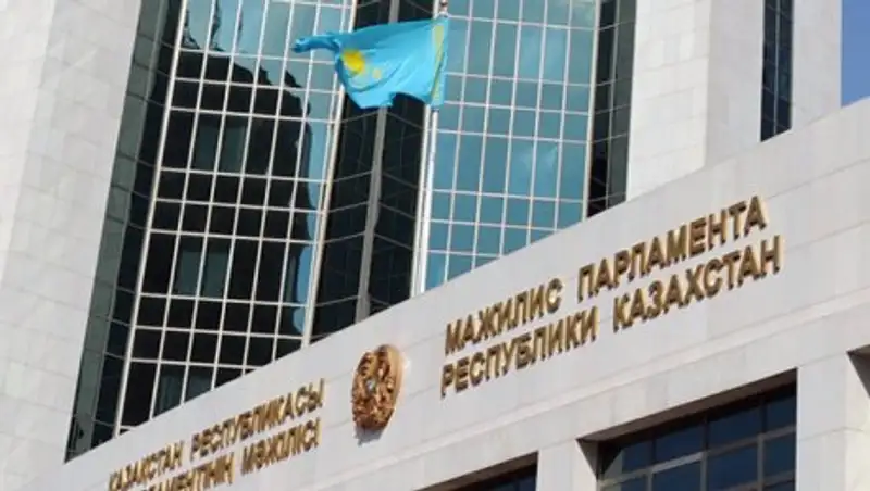 Прямая трансляция правительственного часа в Мажилисе Парламента РК