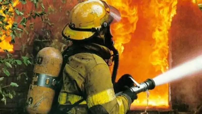 Спасая детей от пожара карагандинец сбросил их с балкона