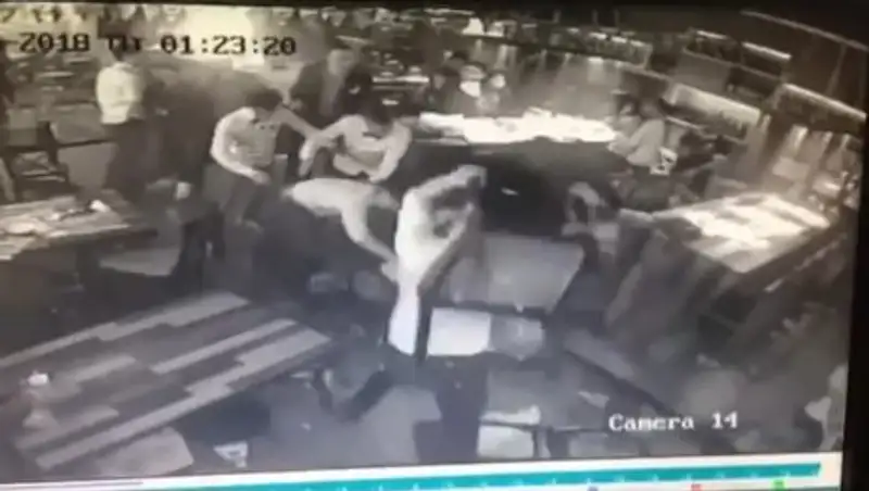 Официанты избили стульями посетителя бара в Алматы