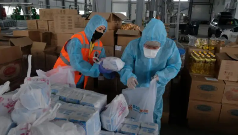 Масштабную развозку продуктовых корзин продолжают волонтеры "Я алматинец"