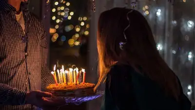 празднование дня рождения, фото - Новости Zakon.kz от 07.06.2022 14:56