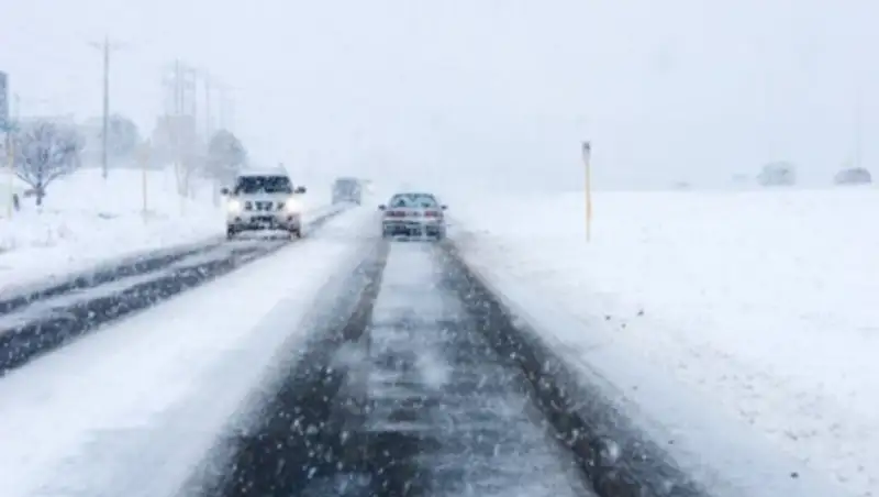 За сутки в Карагандинской области из снежных заносов эвакуировано около 50 человек