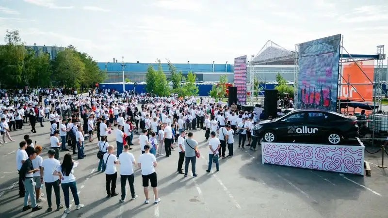 Автомобиль разыграли среди сотрудников завода Allur