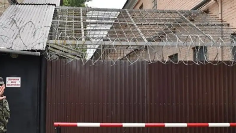 Подозреваемого в изнасиловании девочки в Актау «прессуют» сокамерники