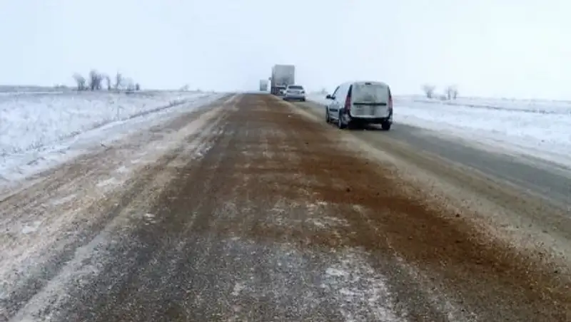 В ряде регионов Казахстана ограничено движение на трассах