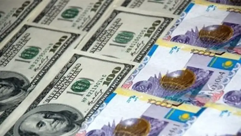 Ждать ли казахстанцам вторую волну девальвации