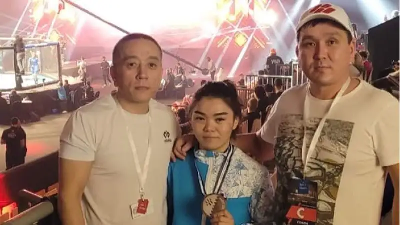 Казахстанка завоевала «серебро» на ЧМ по смешанным единоборствам в ОАЭ