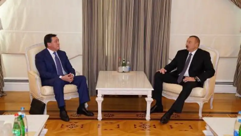 Аскар Мамин встретился с президентом Азербайджана