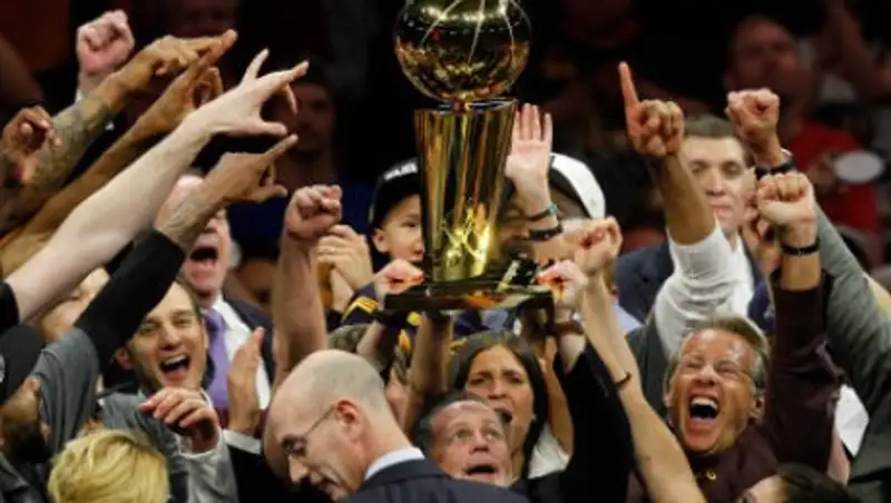 Клуб Мозгова и Кауна впервые стал чемпионом НБА