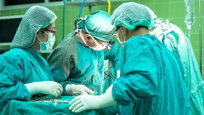 В Атырау 28-летней женщине удалили огромную опухоль