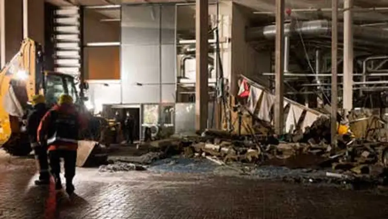 Количество погибших при обрушении торгового центра в Риге увеличилось, фото - Новости Zakon.kz от 22.11.2013 15:17