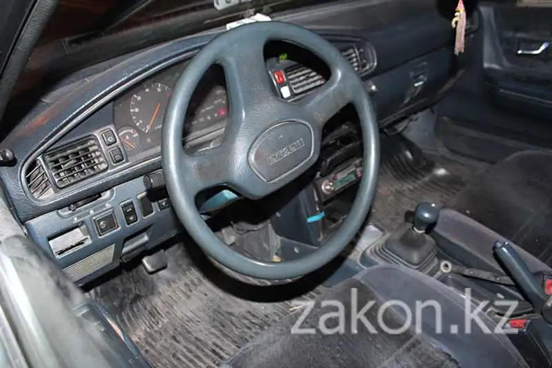 Водитель Мазды протаранил две машины и покинул место ДТП, Алматы (фото), фото - Новости Zakon.kz от 13.11.2013 18:48