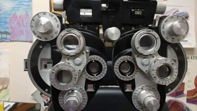 Как избавиться от кровяных сгустков в глазах