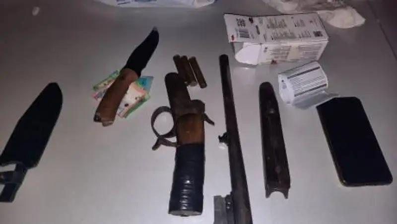 Рецидивиста с огнестрельным оружием и ножами задержали в Нур-Султане