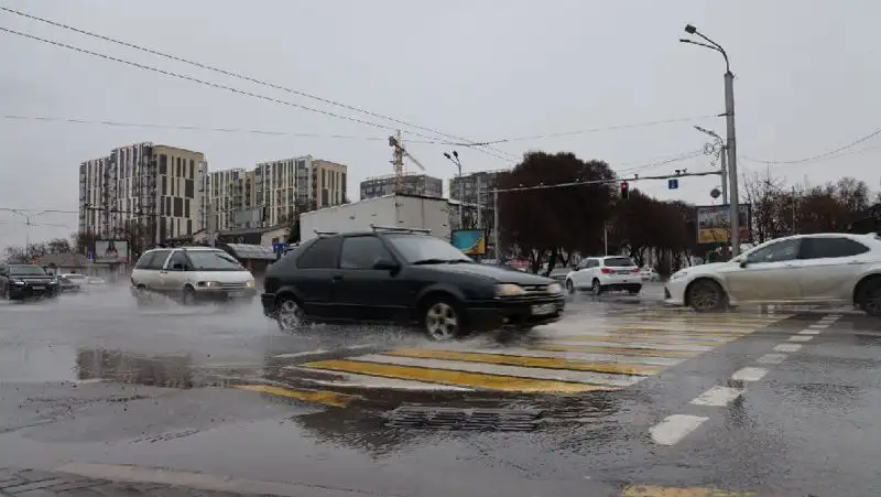 дождь в Алматы, фото - Новости Zakon.kz от 18.03.2022 13:02