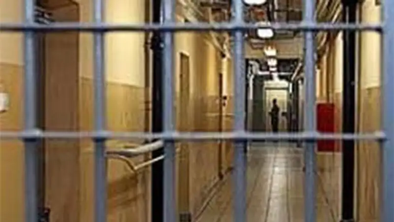 Семейские коммунальщики впервые отправили за решетку злостного неплательщика