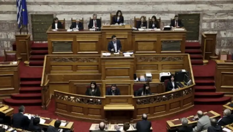 Греческие депутаты опустошили банкоматы в здании парламента