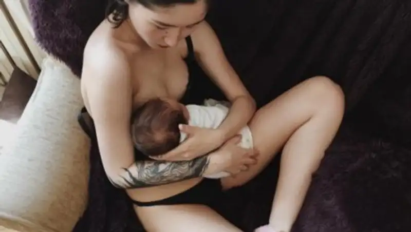 Дочь президента Кыргызстана объяснила свое фото с обнаженной грудью