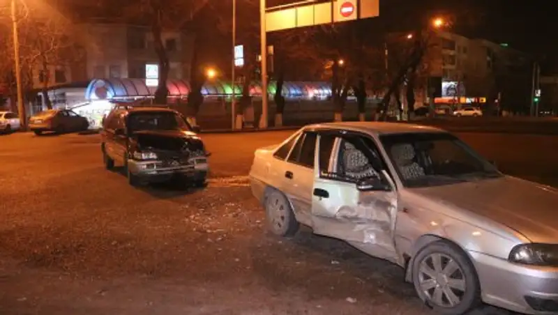 В Алматы водители не поделили перекресток