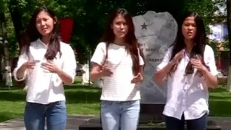 На языке жестов "спели" в Шымкенте "Катюшу"