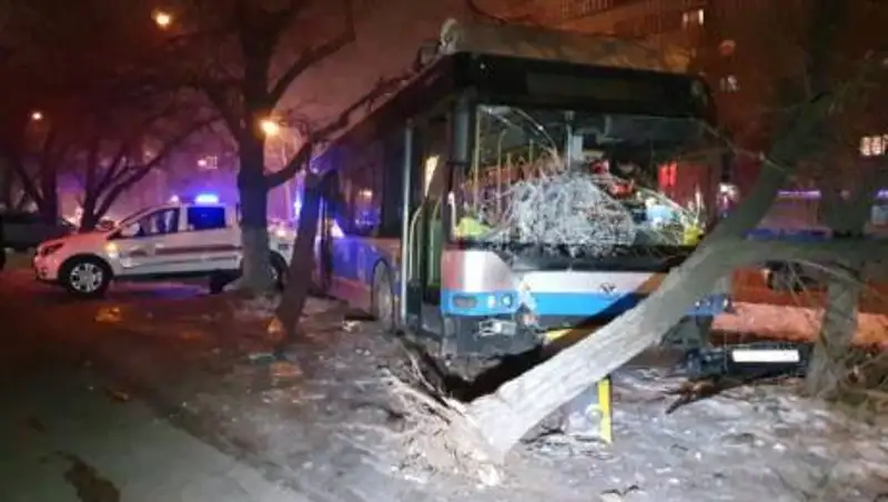 Вдова и ребенок получили более 5,5 млн тенге страховых выплат после ДТП с троллейбусом